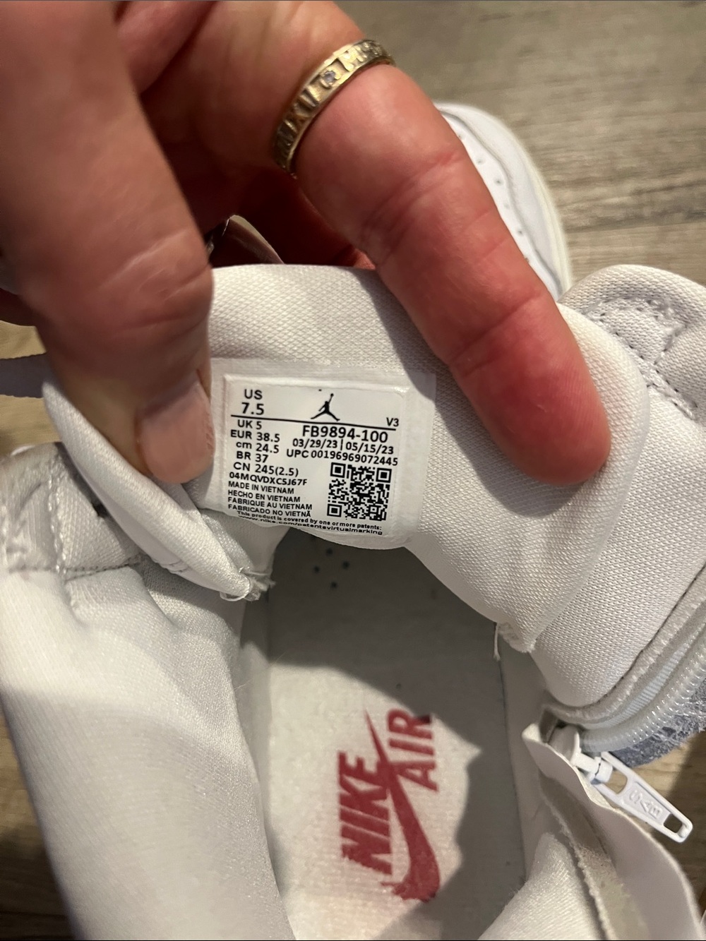 Nike Women’s White High-Top Sneakers with Gum Outsole size 7.5 - Picture 4 of 4